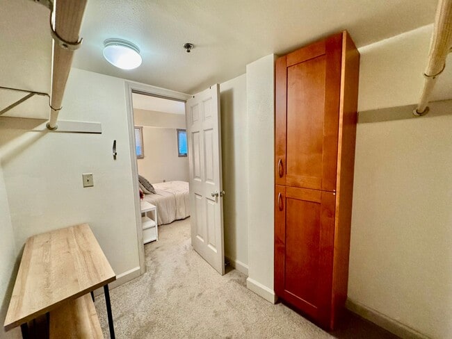 Building Photo - Charming One-Bedroom near Downtown Seattle!!!