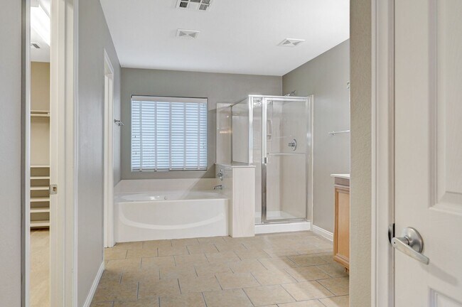 Building Photo - 1st MONTH FREE! Lone Mountain Heights Luxu...