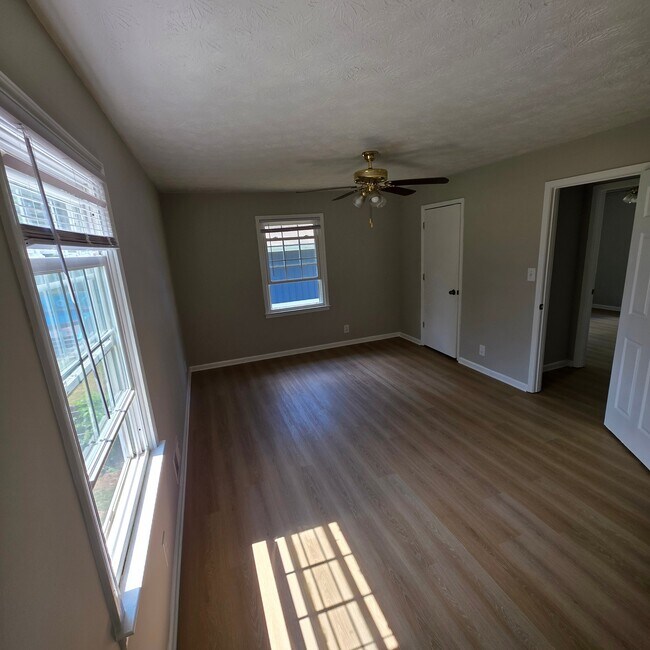 Building Photo - 552 Plantation Blvd