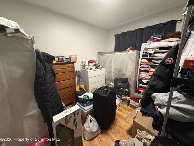 Building Photo - 633 Main St