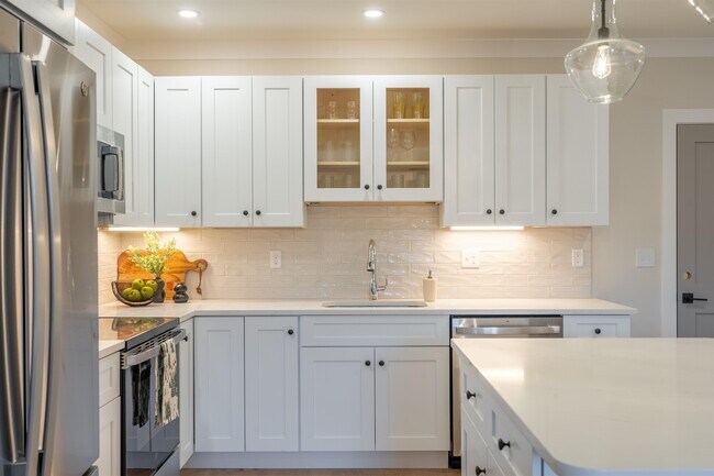 Building Photo - 815 Lafayette Rd