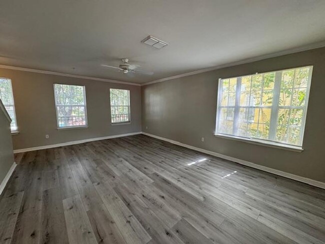 Building Photo - Updated 2 Bedroom 2 Bath Townhome in Siena...