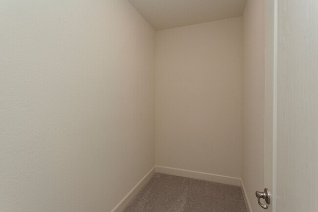 Building Photo - 6049 Red Sun Dr
