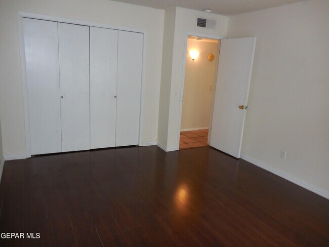 Building Photo - 3241 Point Ct