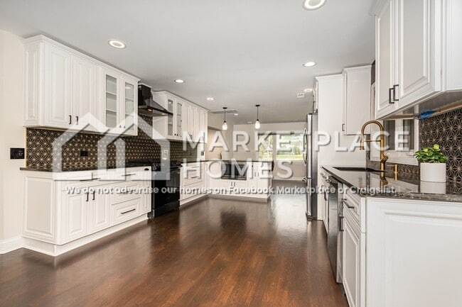 Building Photo - 13140 S 86th Ave