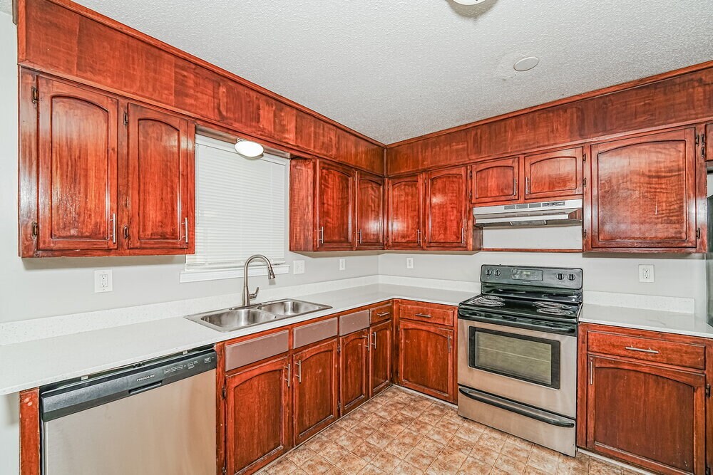 Building Photo - 933 Edwards Lake Rd