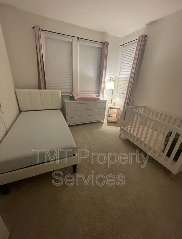 Building Photo - 1060 Lyonia Cir