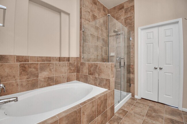 Building Photo - 2202 Waterford Park St