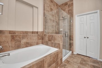 Building Photo - 2202 Waterford Park St