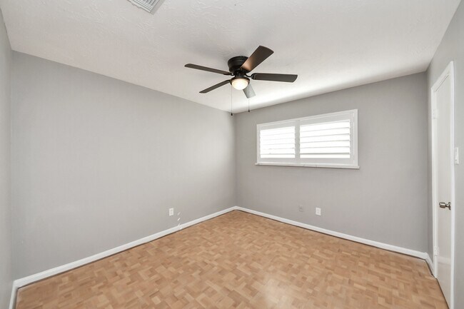 Building Photo - 9222 Sharpview Dr