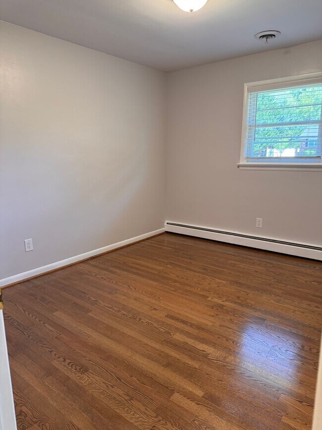 Building Photo - 104 Tanzalon Dr
