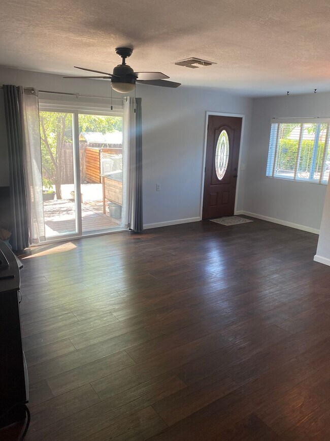 Building Photo - Charming 2 bedroom, 1 bathroom house with ...