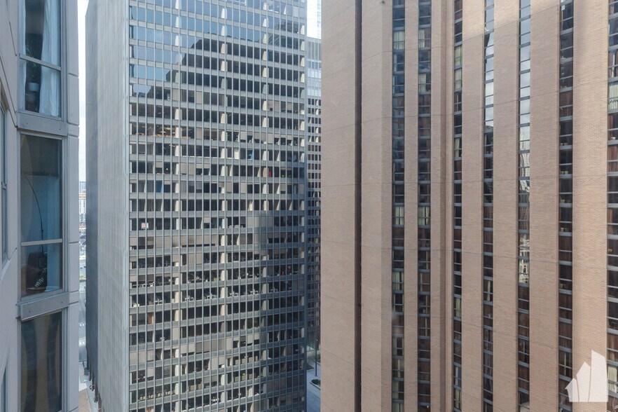 Building Photo - 222 N Columbus Dr