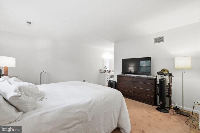 Building Photo - 6605 Grey Fox Dr