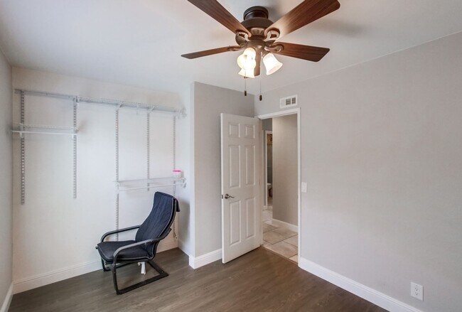 Building Photo - Single Level Poway Home on a Corner Lot