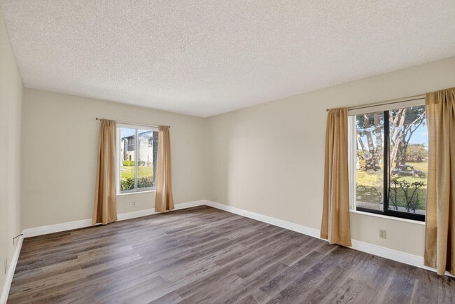 Building Photo - 1013 Green Pine Blvd