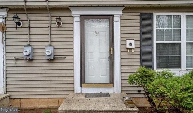 Primary Photo - 641 Lamberton St