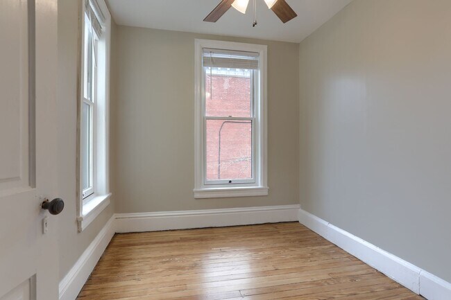 Building Photo - 206 Reily St