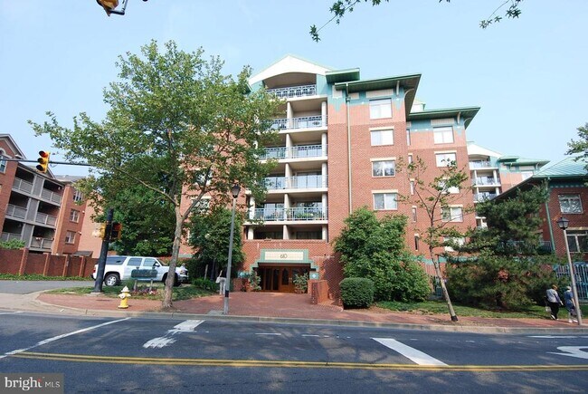 Building Photo - 610 N West St