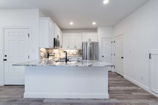 Building Photo - 2 YEAR OLD DUPLEX NEAR ACU!