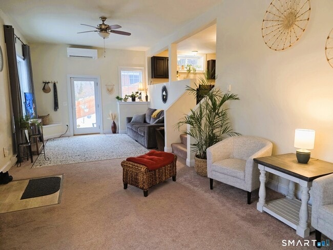 Building Photo - 611 Military Hwy