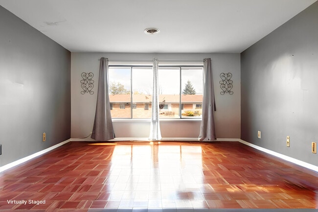 Building Photo - 310 George St