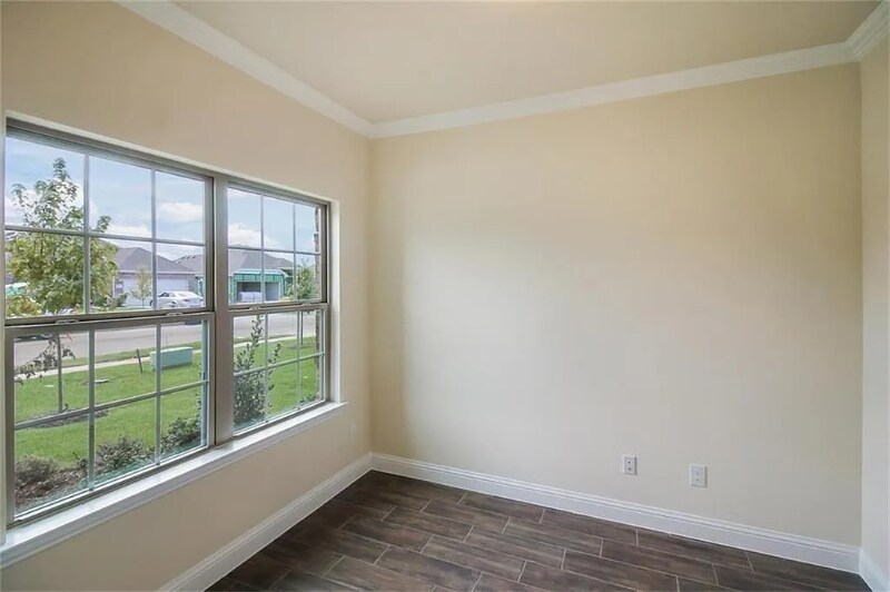 Building Photo - 630 Redwood Dr