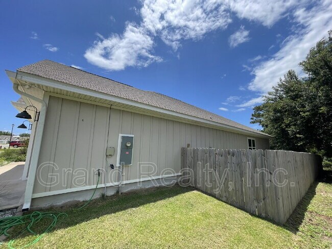 Building Photo - 1367 Sea Grv Ct