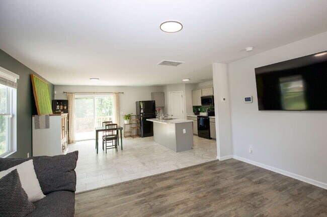 Building Photo - "Charming 3-Bed Oasis with 2.5 Baths on Century Lane, Cameron – Spacious 1744 sq. ft. Retreat!"