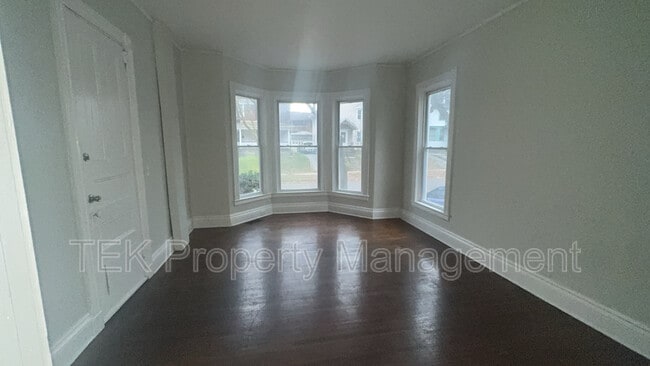 Building Photo - 26 Augustine St