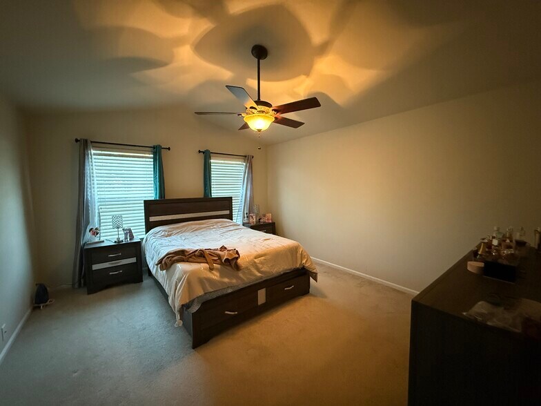 Building Photo - 8081 Elk River Vw