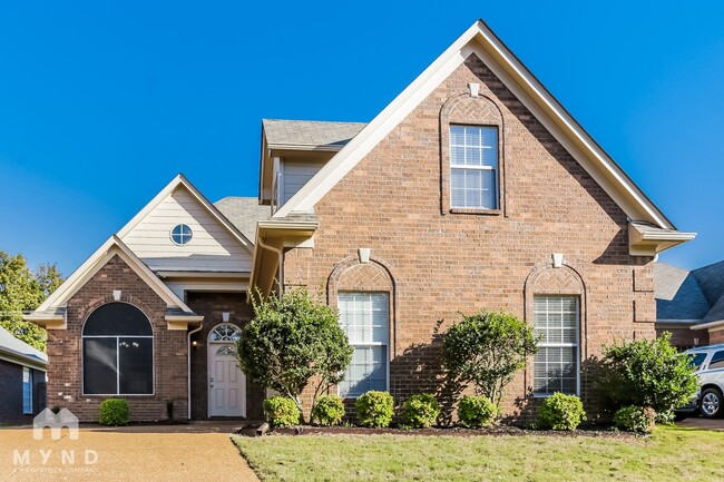 Building Photo - 540 Classic Dr N