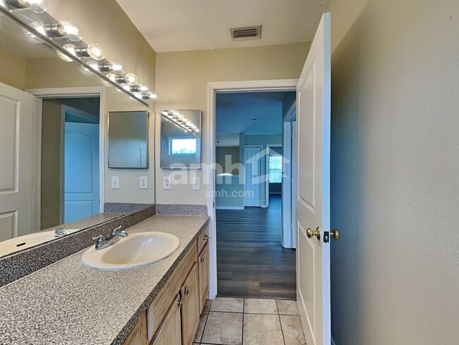 Building Photo - 27602 Sky Lake Cir