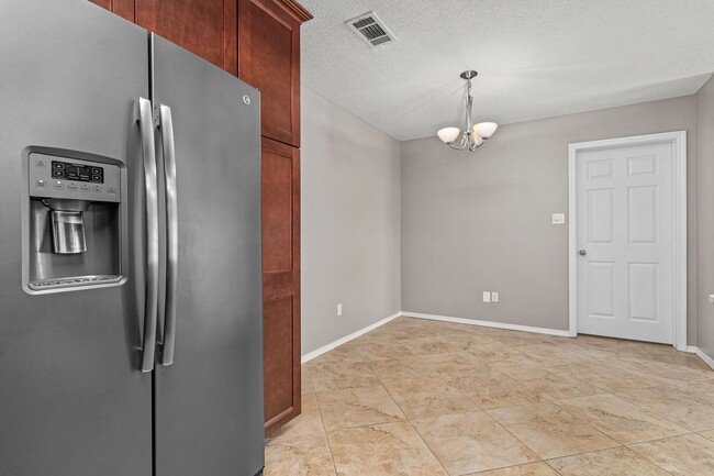 Building Photo - 5802 Park Valley Cir