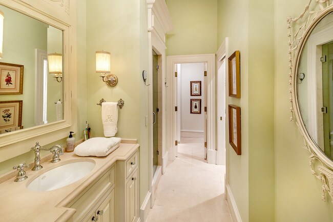 Building Photo - 525 S Westgate Ave