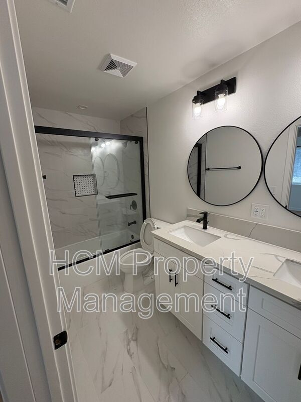 Building Photo - 856–858 W 47th St