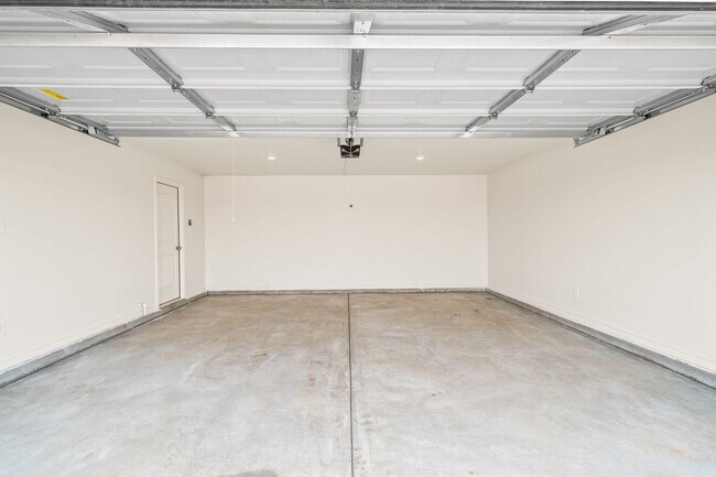 Building Photo - 109 North F M 789