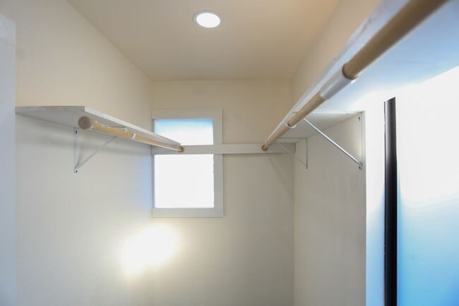 Building Photo - Remodeled 3bed 2 bath Single Family home