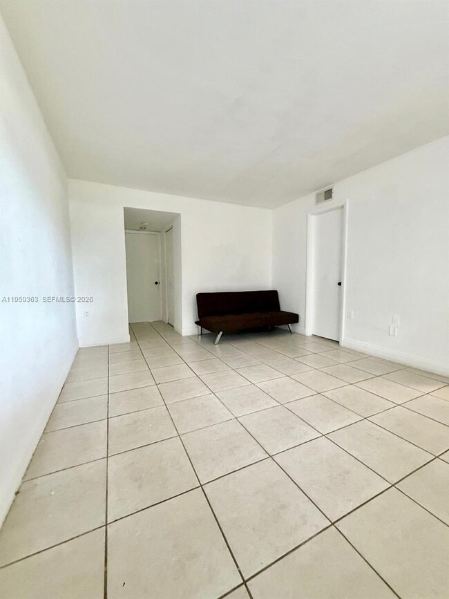 Building Photo - 4205 N University Dr