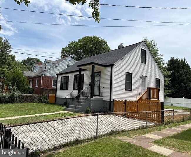 Building Photo - 5633 Jamestown Rd