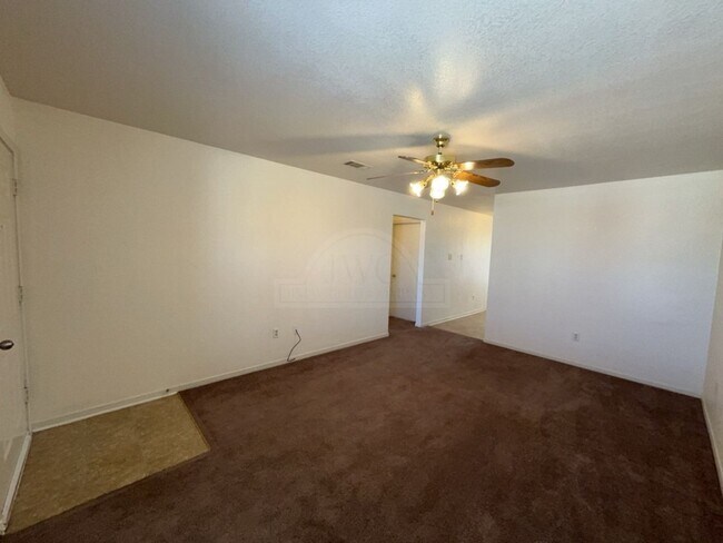 Building Photo - 1006 Circle M Dr
