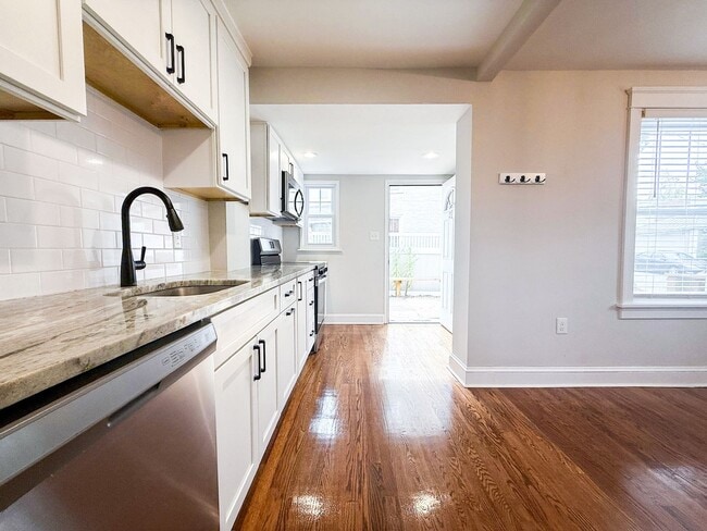 Building Photo - Stunning 3-Bedroom Twin Home in the Heart of Phoenixville! Available NOW!