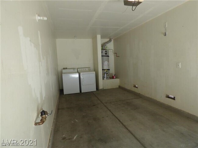 Building Photo - 6082 Las Nubes Dr