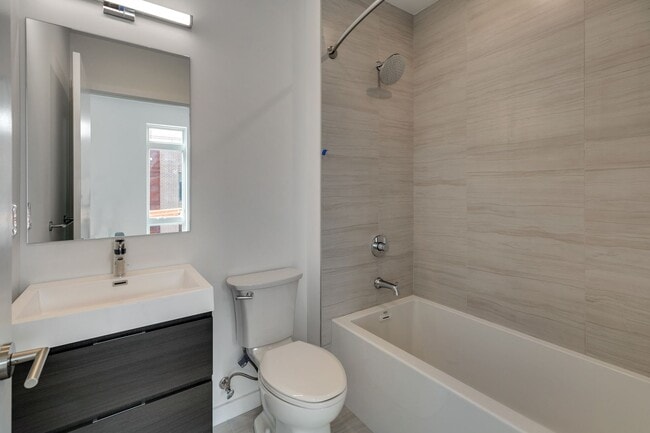 Building Photo - 2 Bedroom in Northern Liberties - Parking Available