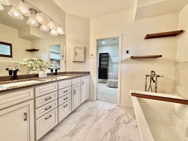 Building Photo - 3805 Brushland Ct
