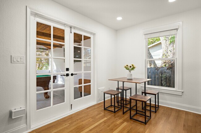 Building Photo - 1207 Romeria Dr