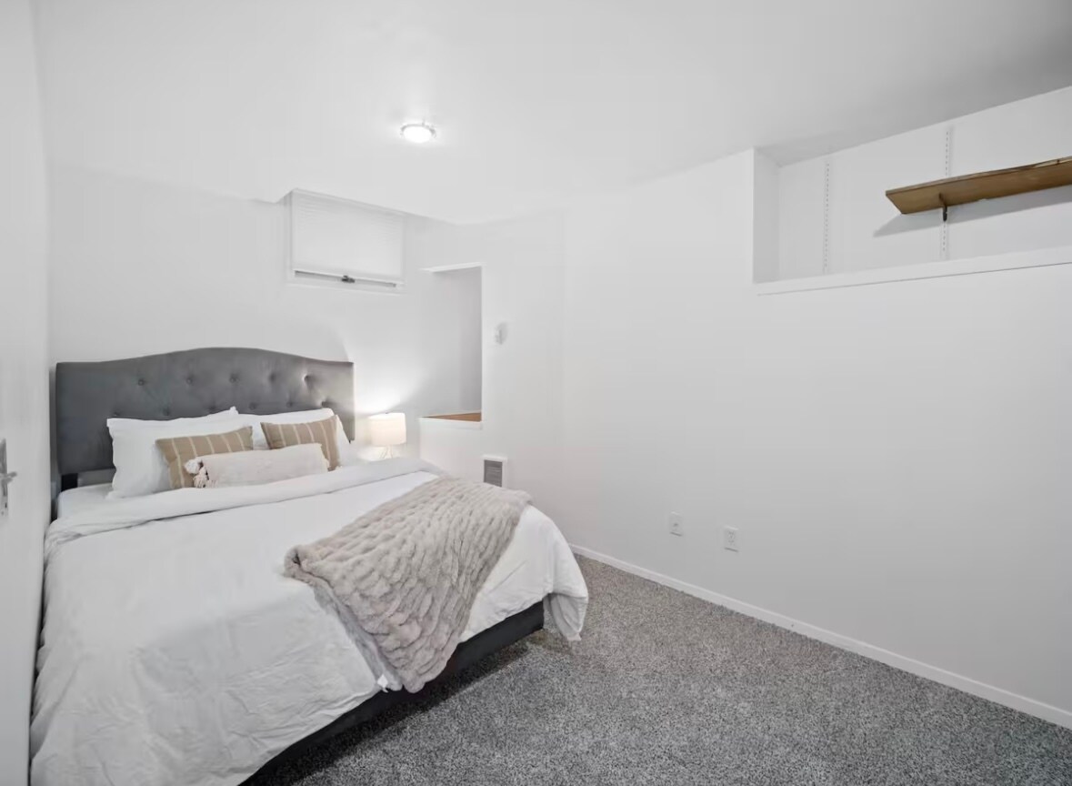 Building Photo - 2117 W Riverside Ave