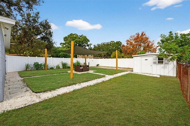 Building Photo - 6501 Livingston Ave N