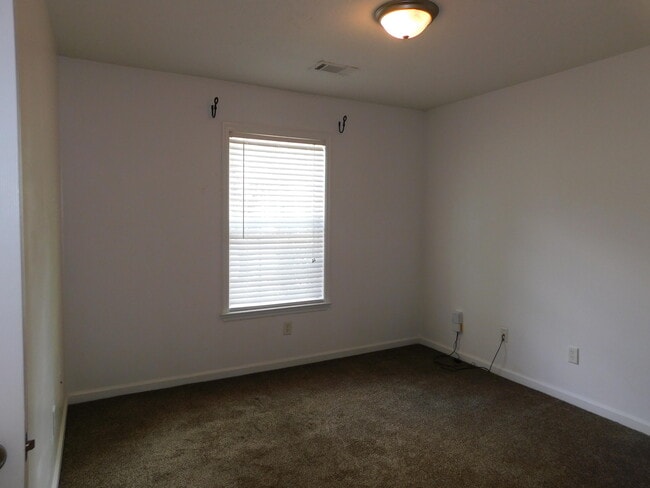 Building Photo - 1228 Longpoint Dr