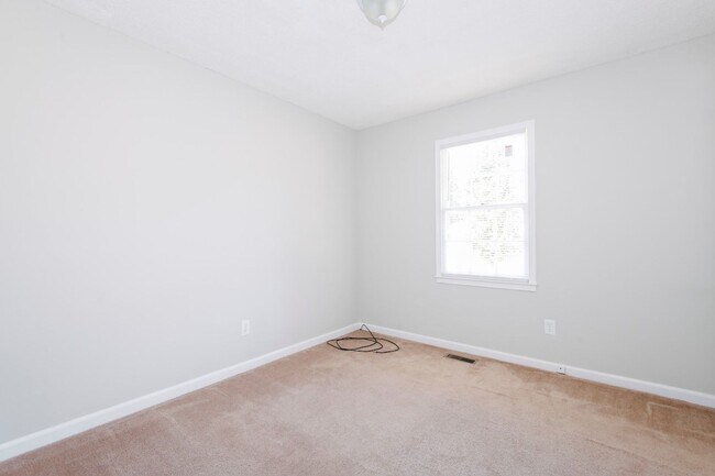 Building Photo - Adorable ranch home with huge fenced yard mid June!